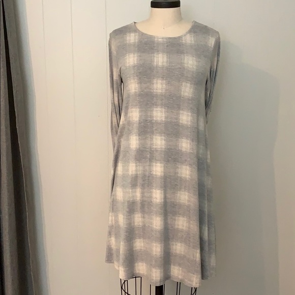 Old Navy Dresses & Skirts - Old Navy long sleeve plaid dress